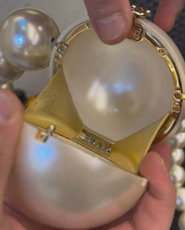 Grande Pearl Minaudière