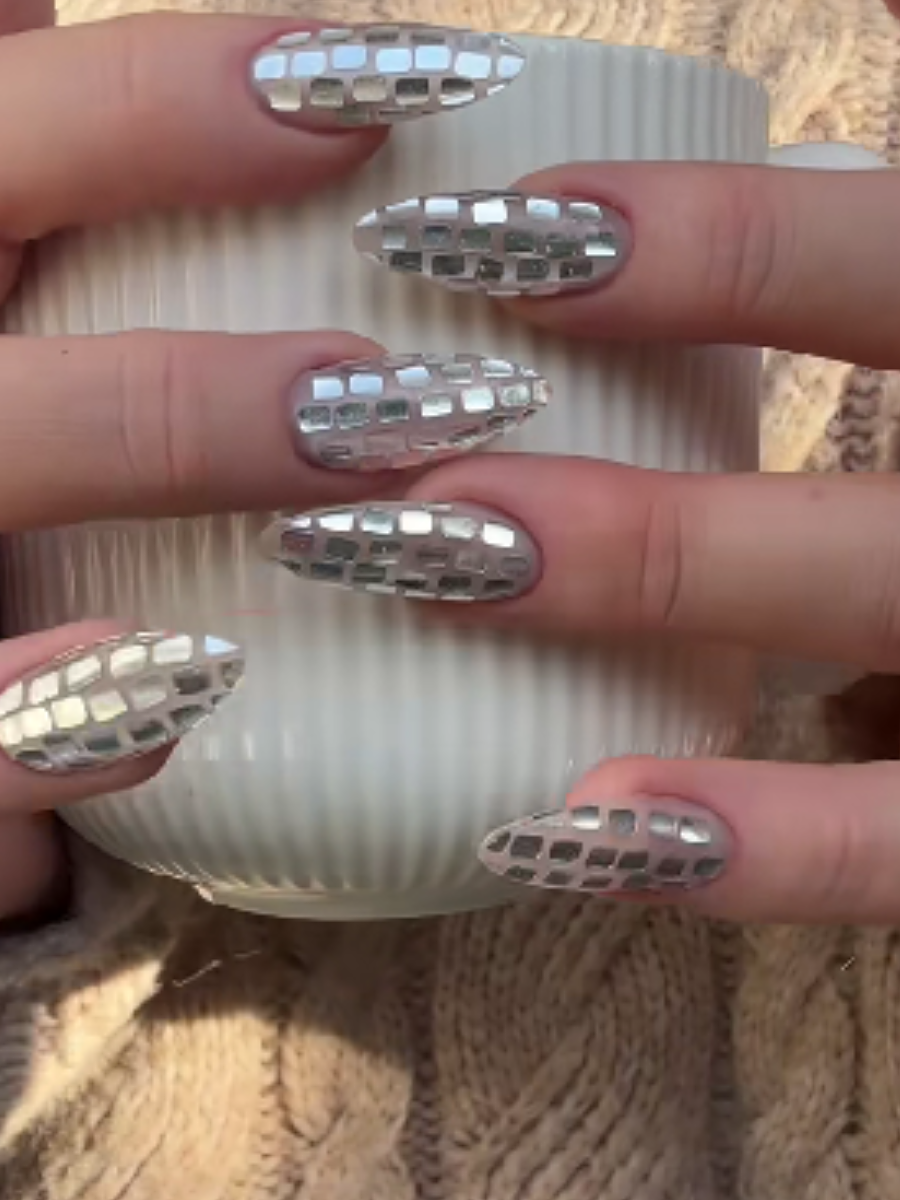 Silver Sequins Hand-worn Nail