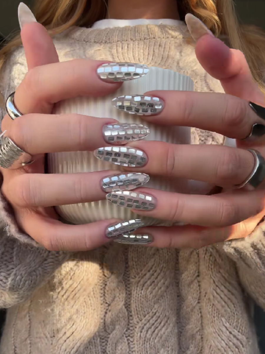 Silver Sequins Hand-worn Nail