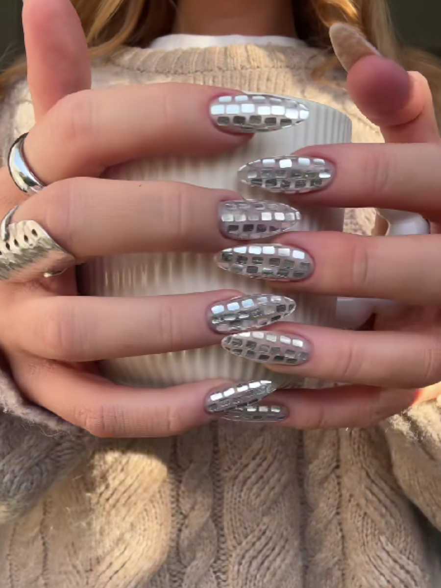 Silver Sequins Hand-worn Nail