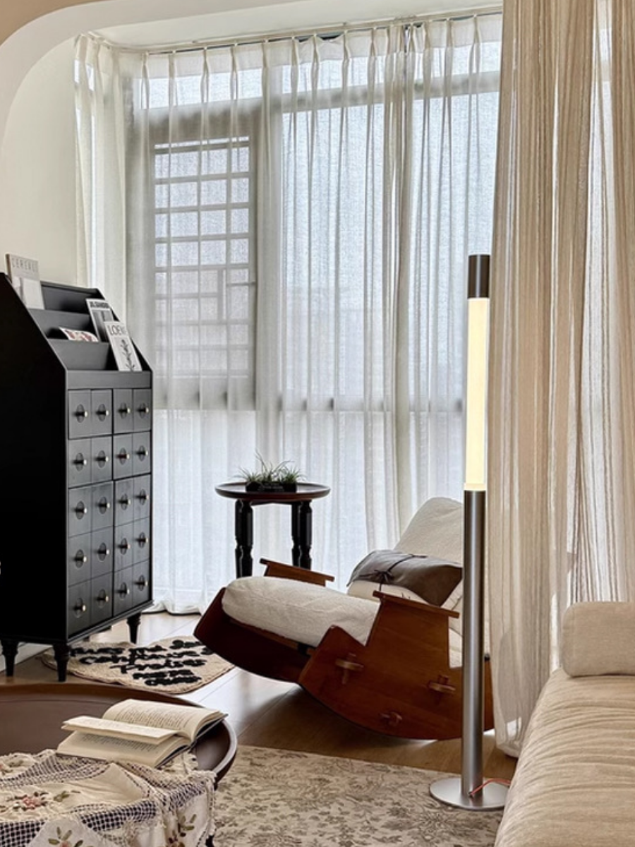 The Telescopic Floor Lamp